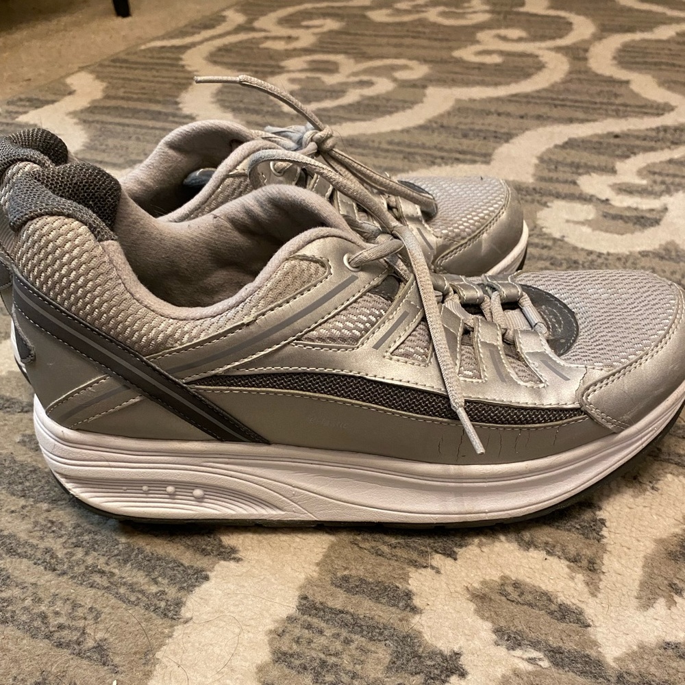 Easy Spirit Athletic Shoes size 11